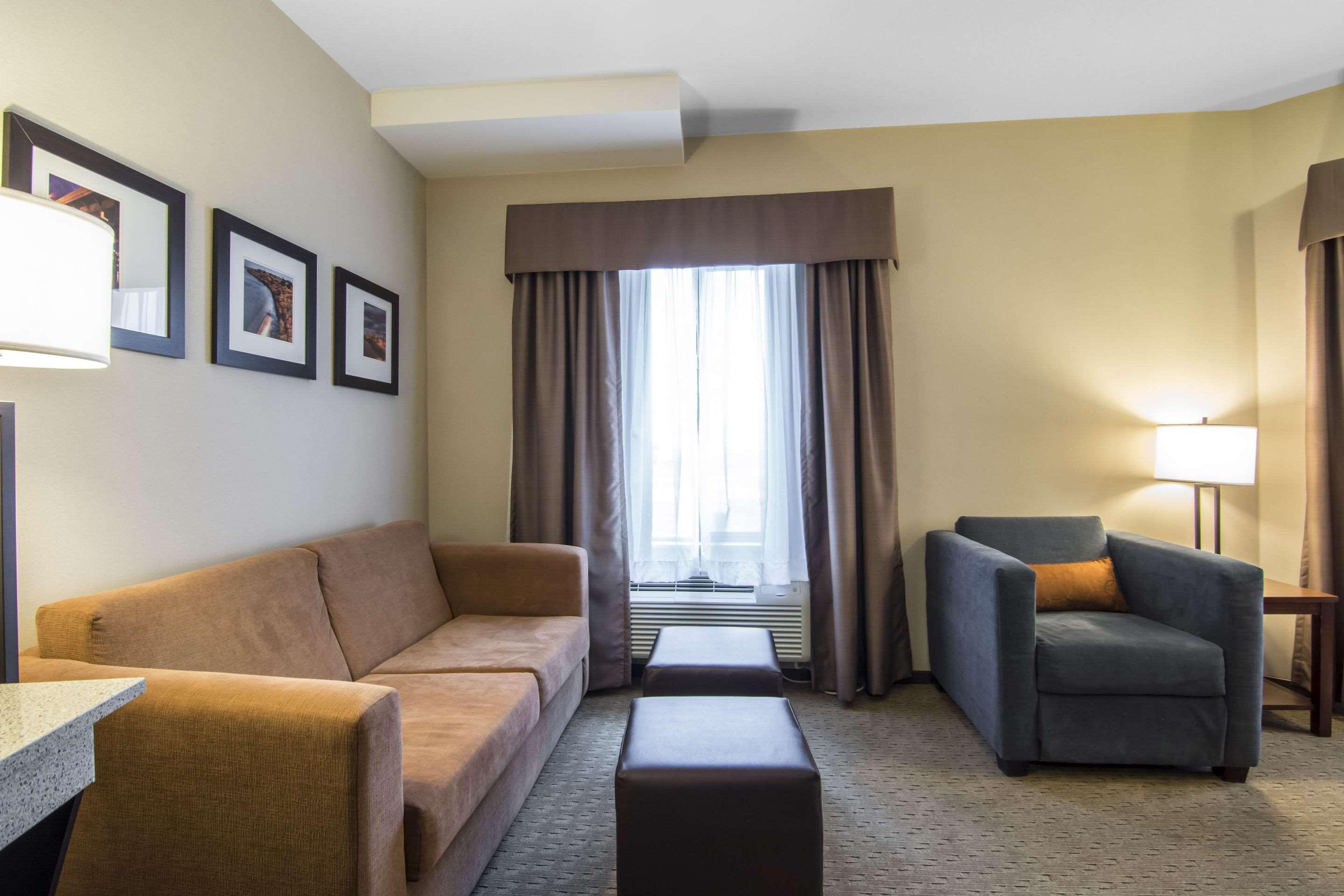 Comfort Suites Saskatoon Exterior foto