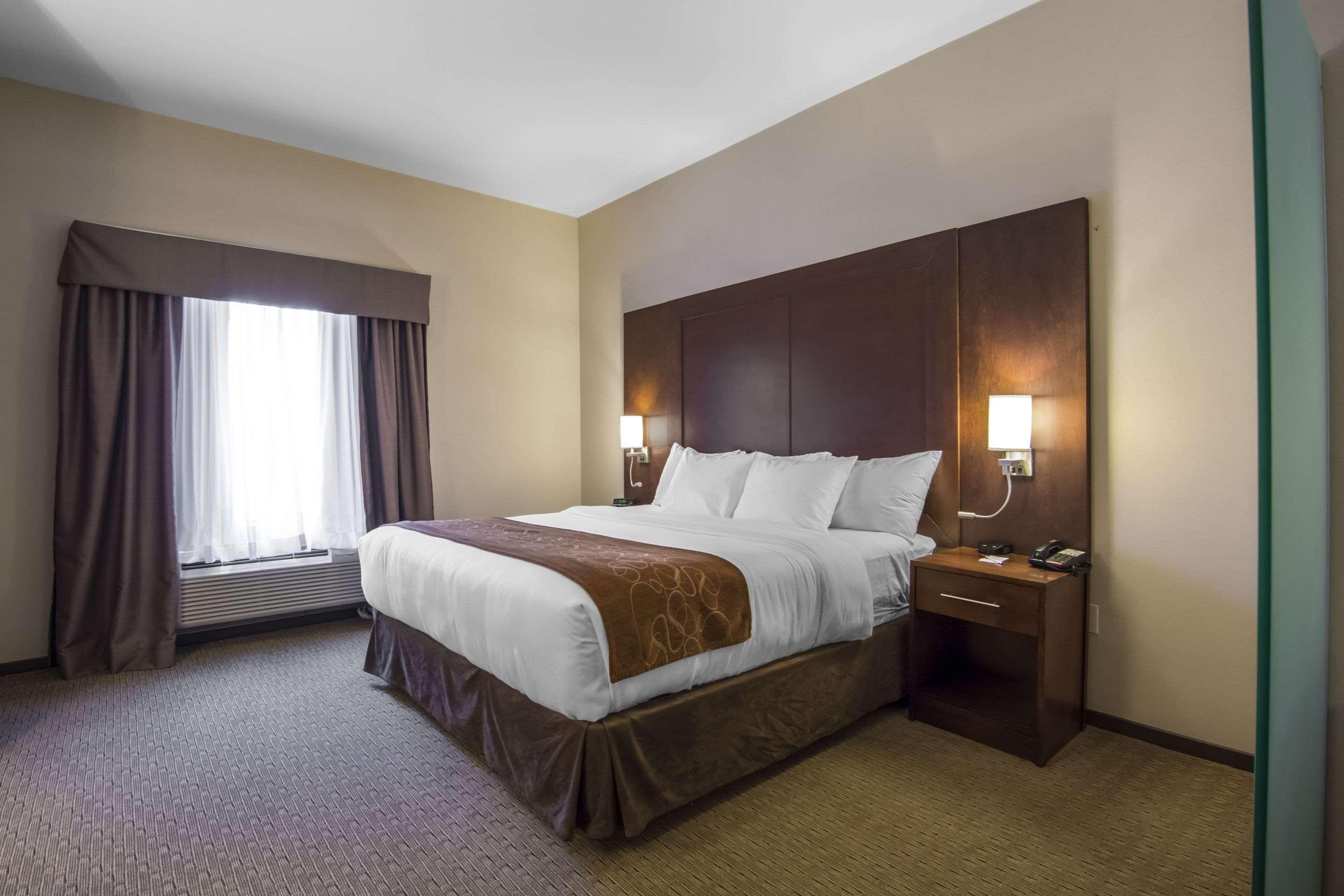 Comfort Suites Saskatoon Exterior foto