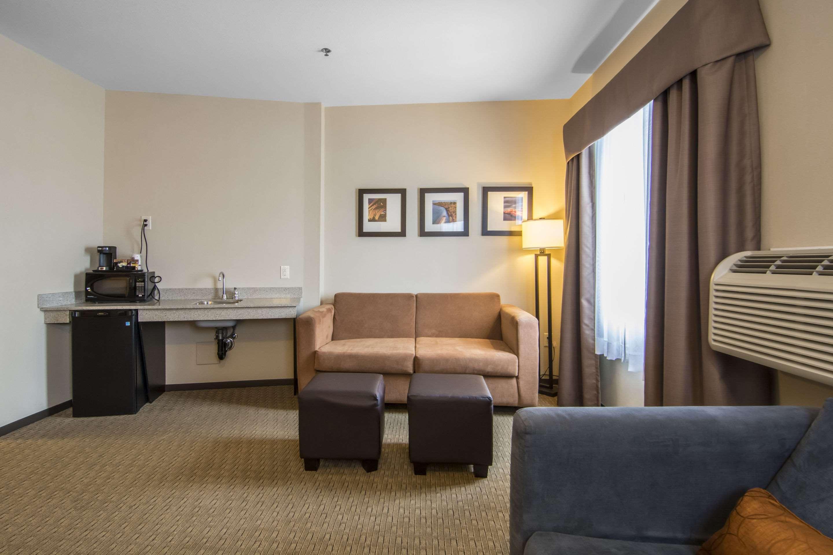 Comfort Suites Saskatoon Exterior foto