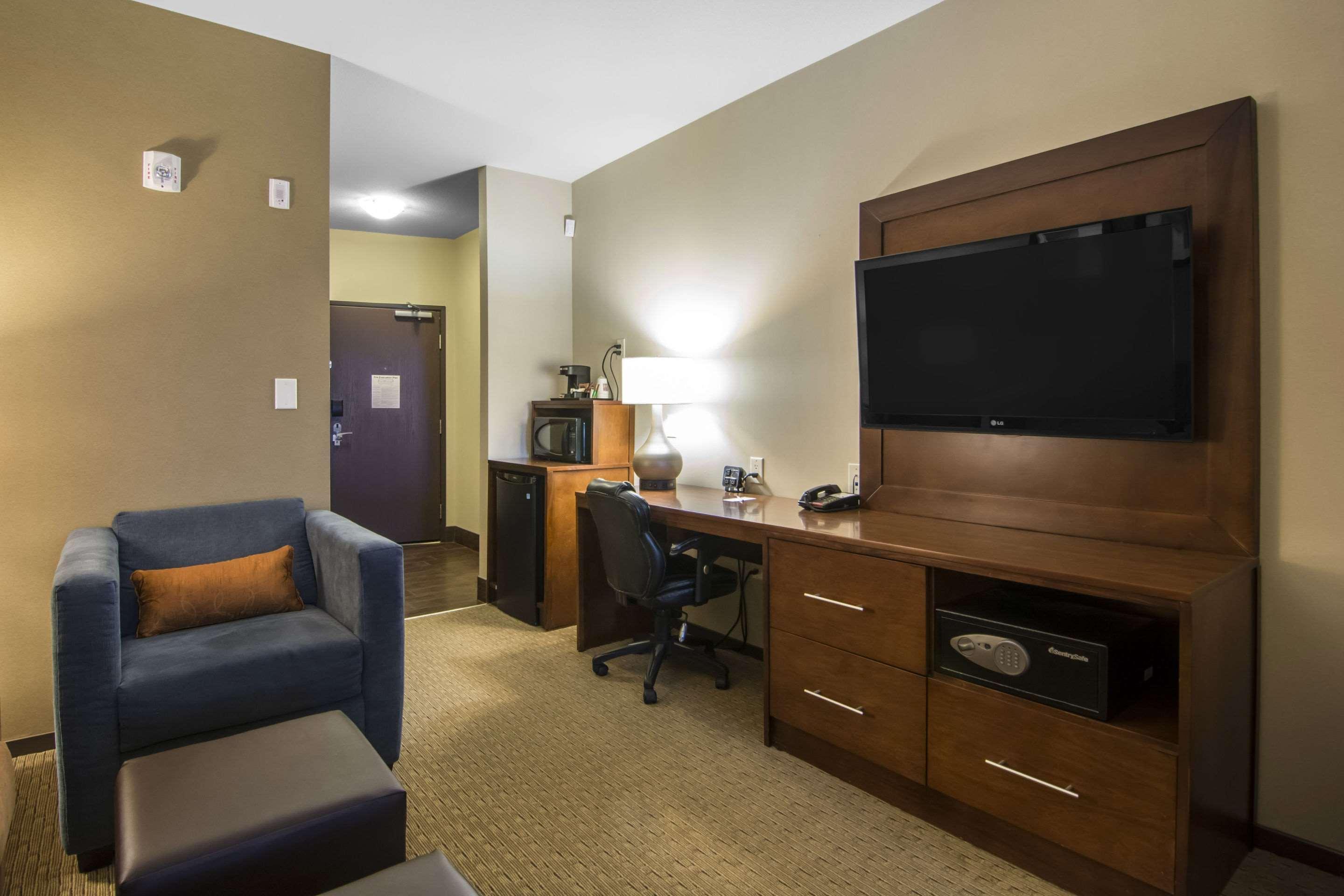 Comfort Suites Saskatoon Exterior foto