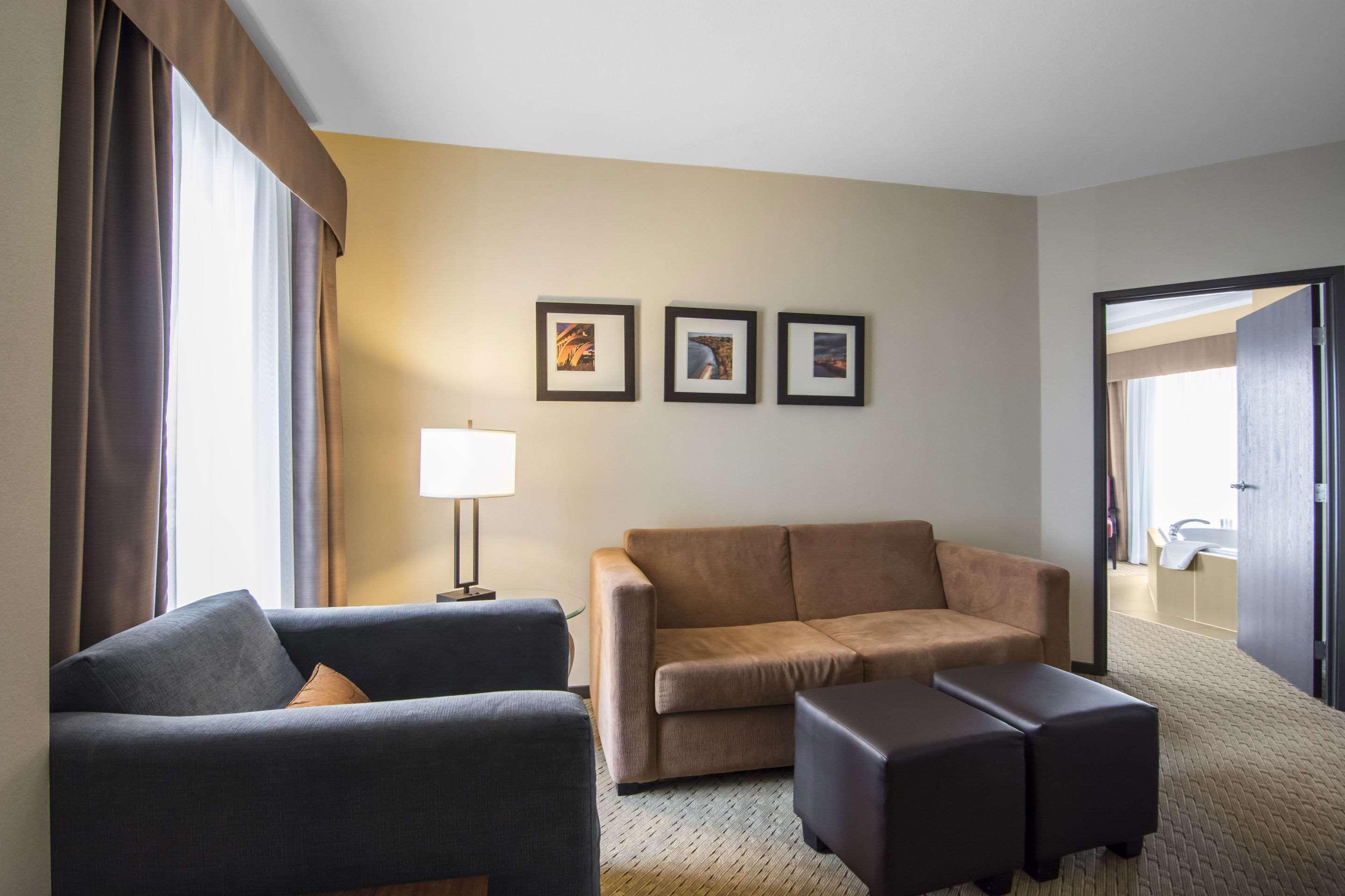 Comfort Suites Saskatoon Exterior foto