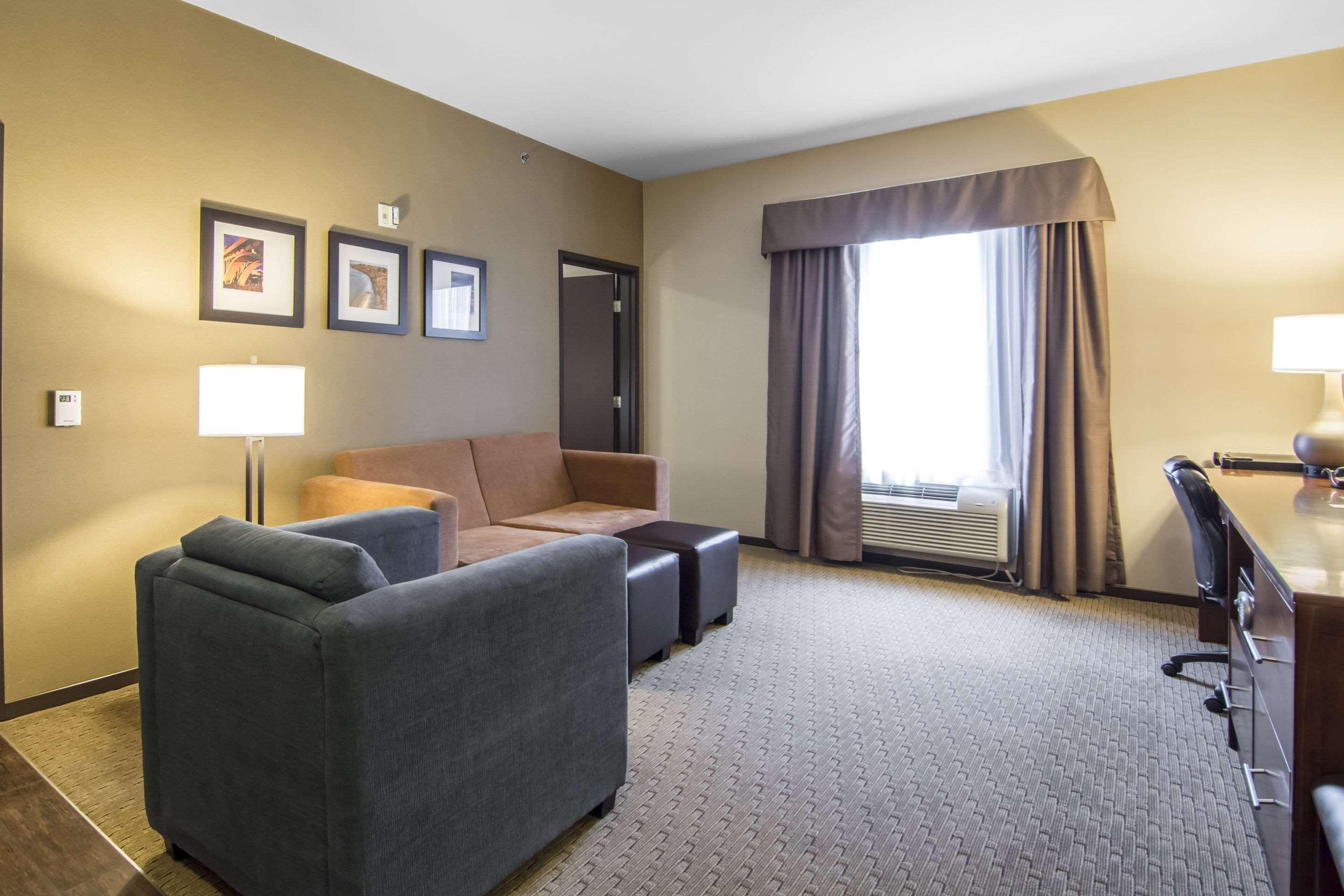 Comfort Suites Saskatoon Exterior foto