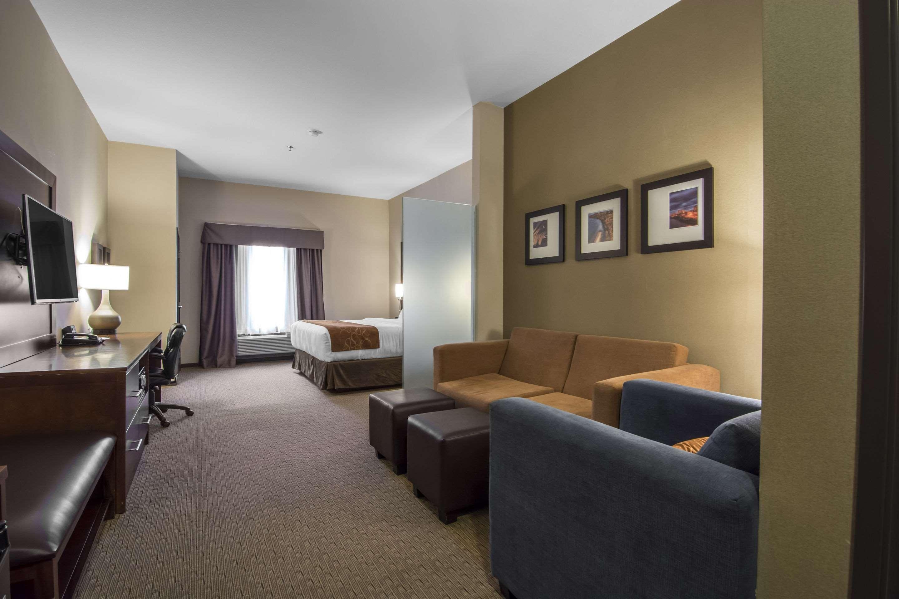 Comfort Suites Saskatoon Exterior foto