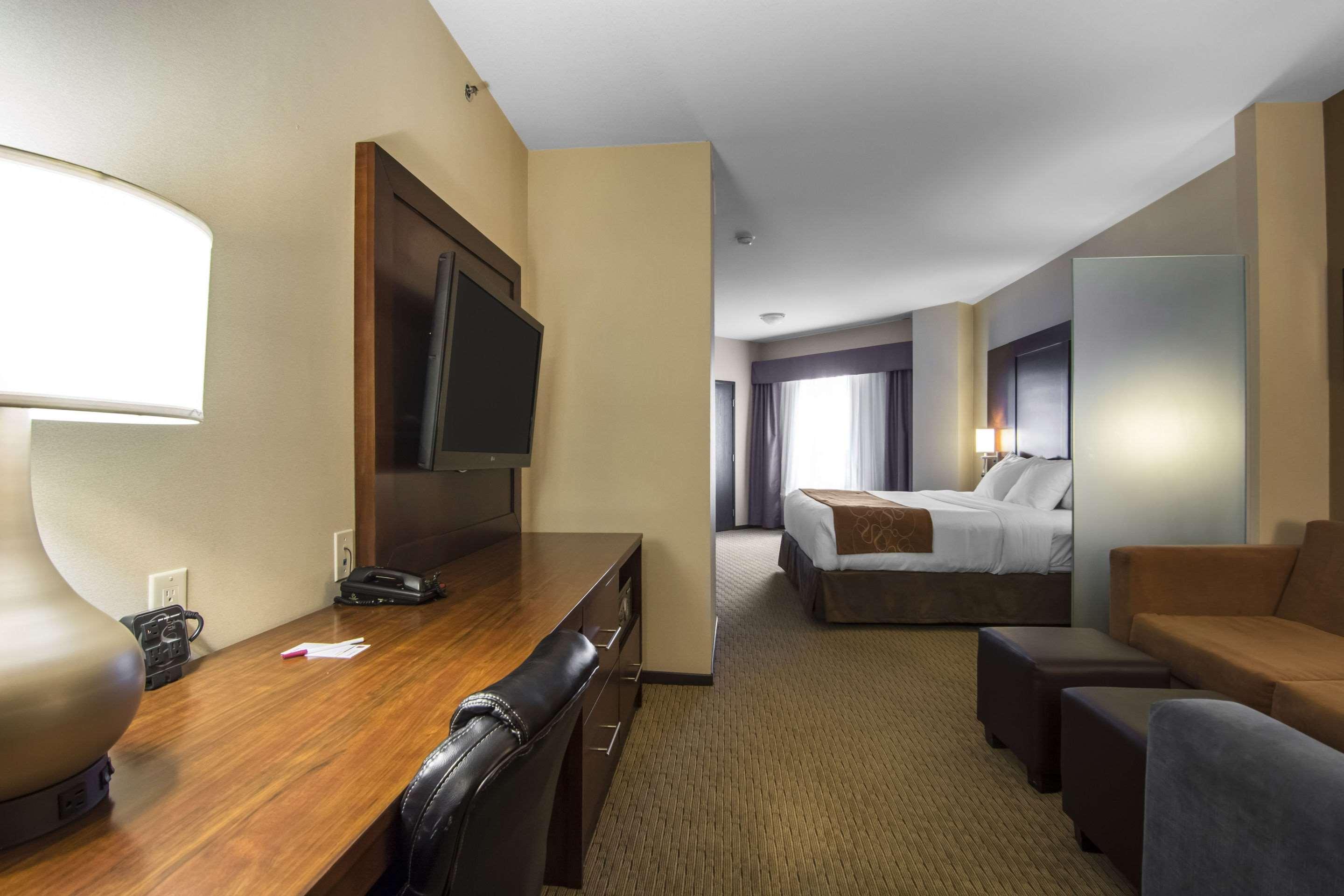 Comfort Suites Saskatoon Exterior foto