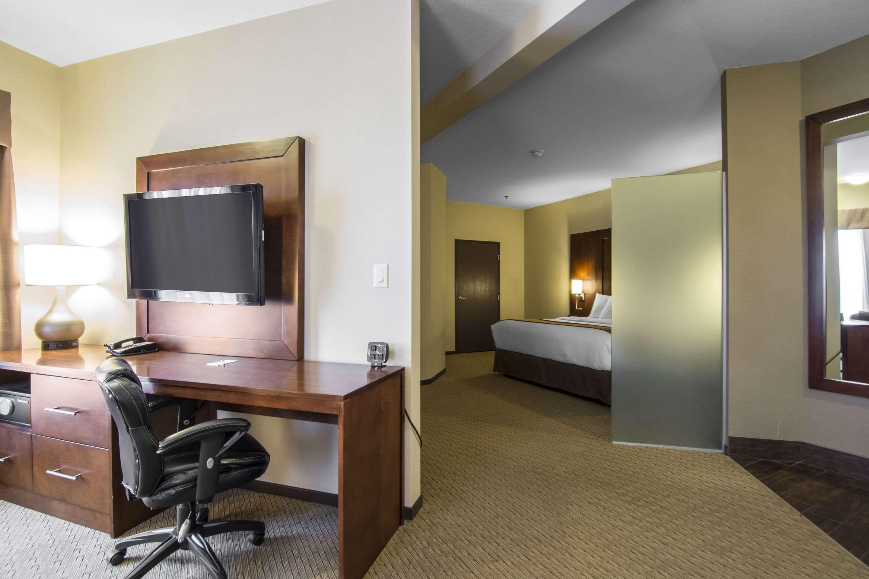 Comfort Suites Saskatoon Exterior foto