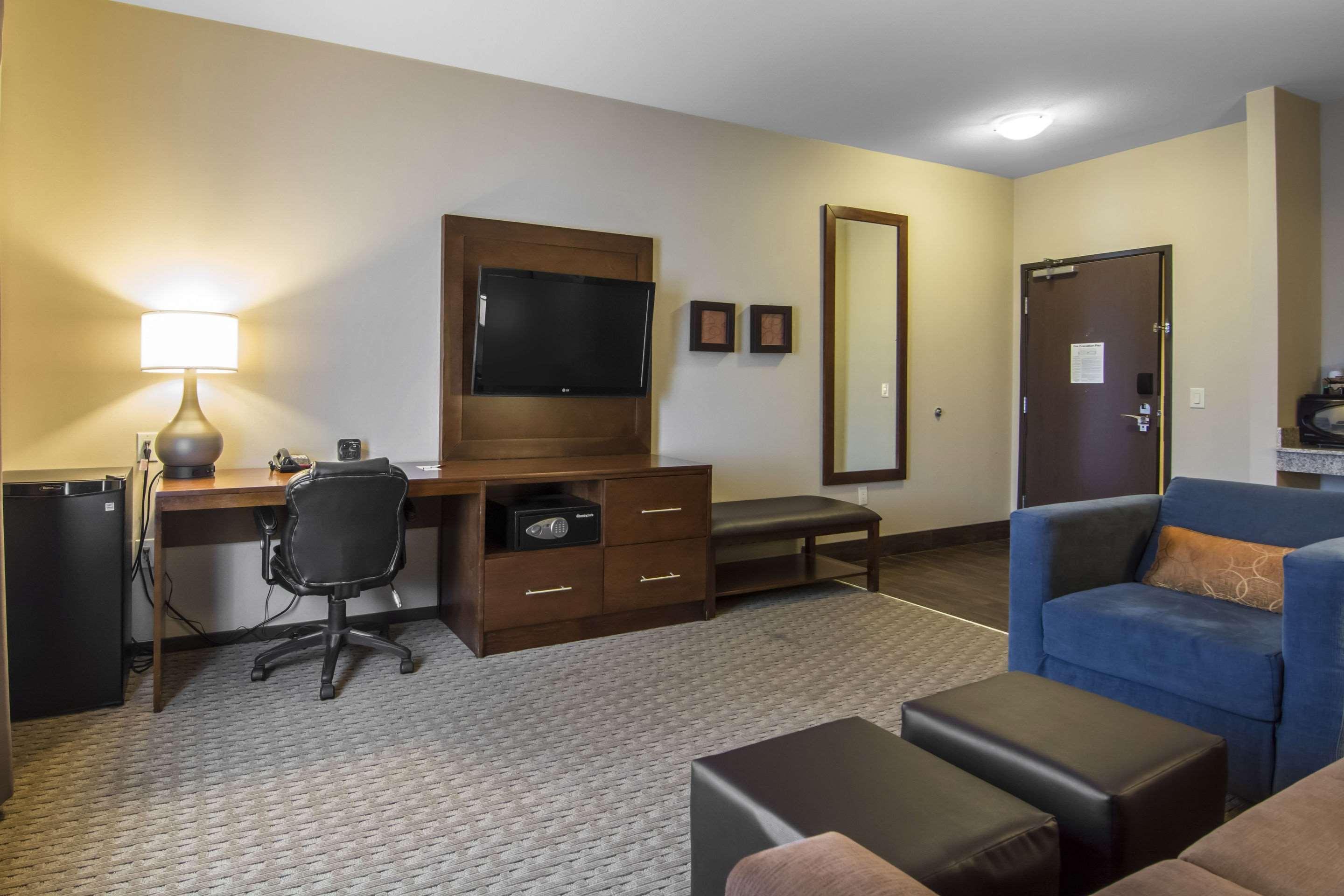 Comfort Suites Saskatoon Exterior foto