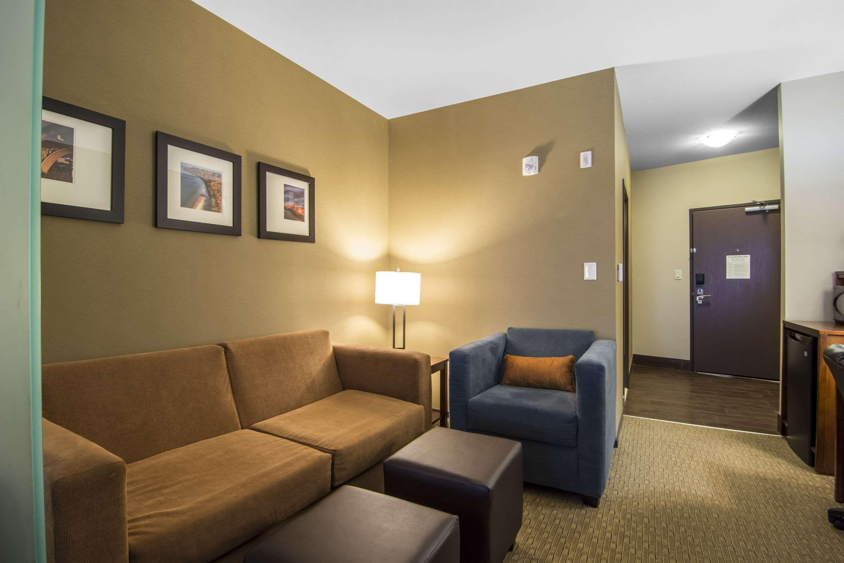 Comfort Suites Saskatoon Exterior foto