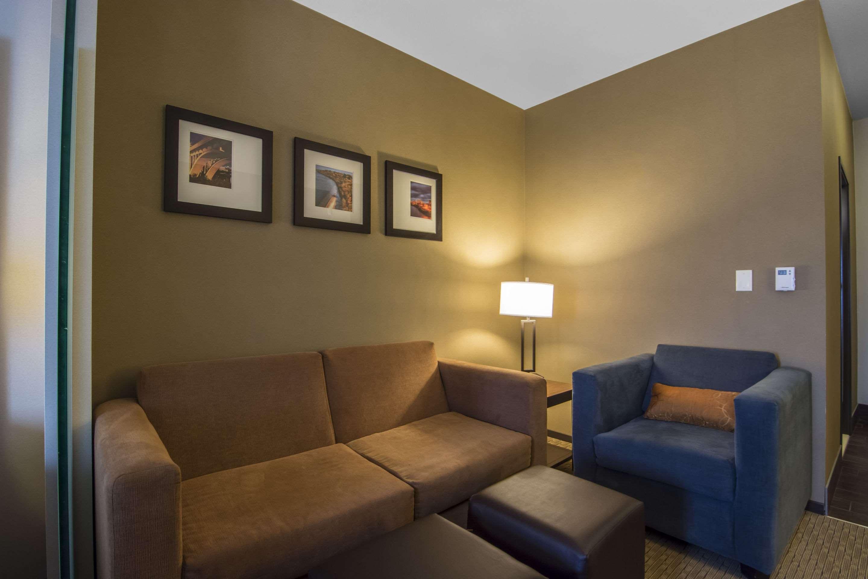 Comfort Suites Saskatoon Exterior foto